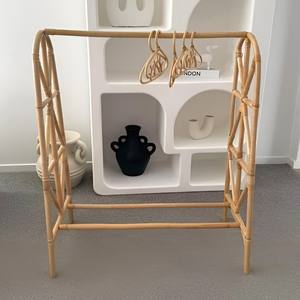 Expositor de ropa infantil decorativo de ratán, perchero para ropa de niños, armario abierto, estantes para guardar ropa. - Product Image 1