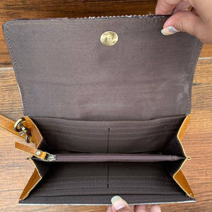 Haute qualité en gros repoussé à la main en cuir bracelet pochette sac à main pour les femmes personnalisé peau de vache Logo Long porte-carte longs portefeuilles - Product Image 6