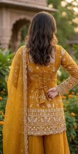 Conjunto Kurti y Palazzo de Organza Amarillo Mostaza con Bordado Floral y Trabajo de Calado Daman, Dupatta de Organza Prayosha Enterprise - Product Image 3