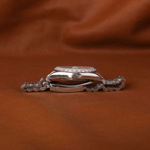 Reloj de Diamantes Splendid Jewelry para Hombre, Caja de Cristal de Zafiro de 30 mm, Analógico de Cuarzo, Movimiento ETA de Lujo, Moissanita, Cierre Oculto Plateado - Product Image 4