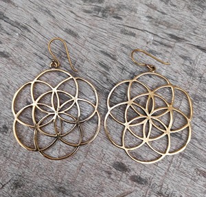 Pendientes de Latón Sin Níquel, Sin Plomo, Acabado Sólido, Precio de Fábrica al Por Mayor, Pendientes de Latón Personalizados - Product Image 1