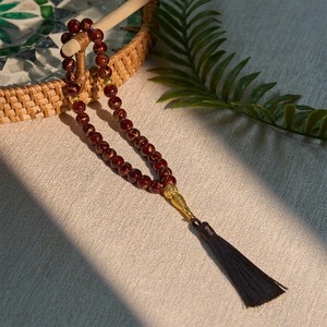 Perles de prière en résine faites à la main, rondes, marron, avec pompon noir, thème religieux islamique et bouddhiste, motif circulaire, artisanat en résine - Product Image 2