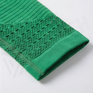 Conjunto de Yoga para Mujer con Patrón Sólido, Ropa Deportiva Premium para Gimnasio, Entrenamiento, Ejercicio y Deportes - Product Image 6