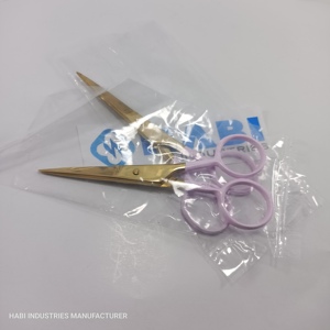 กรรไกรปักผ้า CottonClara สีสันสดใส ใบมีดสแตนเลสคมกริบ ตัดหนังกำพร้า ใบมีดโค้ง สำหรับคนถนัดขวา ทนทาน เหมาะสำหรับงานความงาม - Product Image 2