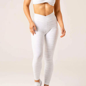 เลกกิ้งผู้หญิงรุ่นใหม่ล่าสุด ดีไซน์เอวสูงกระชับรูปร่าง แฟชั่นชุดออกกำลังกายสำหรับผู้หญิง พร้อมบริการ OEMOMD - Product Image 6