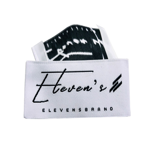 Étiquettes de col de vêtement personnalisées en polyester tissé à coudre avec marquage à chaud et bord découpé au laser, coupe droite, pliées - Product Image 4