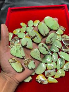พลอยคริสโซเพรสสีเขียวธรรมชาติ รูปทรงคาโบชองขัดเงา งานแฮนด์เมด MH GEMS พร้อมใบรับรองจากผู้เชี่ยวชาญ  แบบเม็ดพลอยเดี่ยว - Product Image 6