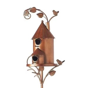 Les nichoirs pour oiseaux en métal de style moderne conservent un aspect propre et professionnel dans les jardins et les cours. - Product Image 5