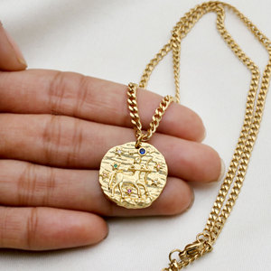 จี้สร้อยคอรูปนักธนู ประดับเพชร CZ สีสันสดใส ชุบทองบนเงินแท้ 925 พร้อมสร้อยแบบ Curb ขายส่ง - Product Image 1
