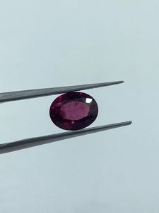 Pierre de grenat rouge naturelle taillée, gemme de haute qualité, belle forme ovale 7x9mm 1,91 carats - Product Image 3