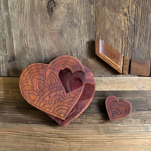Caja de Madera con Forma de Corazón Hecha a Mano con Tallado Floral, Compartimento Secreto, Regalo de Recuerdo para Aniversario, Joyero de Madera - Product Image 6