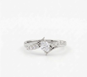 Bague de fiançailles moderne à bande incurvée, diamant ovale 0,65 carat, alliance de mariage unique torsadée pour femme en or rose 14 carats - Product Image 3