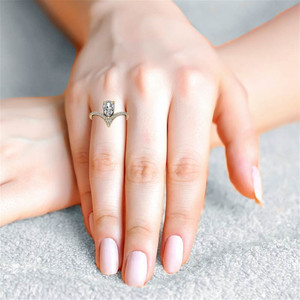 แหวนแต่งงานเพชรทรงเชฟรอนน่ารัก ดีไซน์ธรรมชาติจาก Gema Creative Natural Designer ทอง 14k/18k/22k เพชรเพาะเลี้ยงรูปทรงลูกแพร์ รับรองโดย IGI - Product Image 5