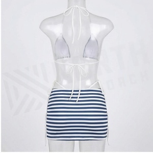 Ensemble bikini rayé pour femmes avec bas de maillot à cordon de serrage, maillot de bain deux pièces à encolure croisée, tenue de plage - Product Image 2