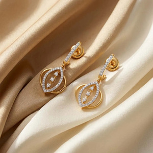 Pendientes de diamantes con diseño de círculo de sol y luna - Product Image 3