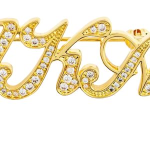 Broche en forme de lettre dorée avec décoration en strass de cristal, accessoire de mode élégant pour femmes - Product Image 3