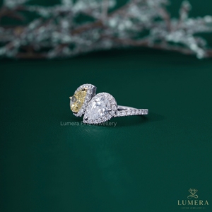 แหวนหมั้นเพชรทอยเน็ทเมอิสีเหลืองและสีขาวลูกแพร์คู่สีทองขาว18K สำหรับผู้หญิง - Product Image 4
