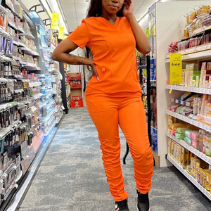 Uniformes de Hospital al por Mayor: Conjuntos de Uniformes Médicos para Enfermeras con Blusas de Manga Corta con Volantes y Pantalones Jogger Apilados - Product Image 2