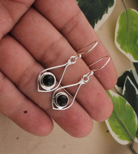 ต่างหูหยดน้ำหยกดำ ชุบเงิน ทำจากทองเหลือง ดีไซน์มินิมอล ต่างหูห้อยสไตล์โบโฮ เครื่องประดับทำมือสำหรับผู้หญิง ของขวัญ - Product Image 2