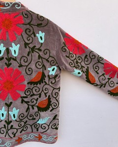 Veste réversible matelassée style bohème Suzani |   Robe kimono en velours brodée |   Artisan Floral 100% Coton Automne/Hiver - Product Image 3