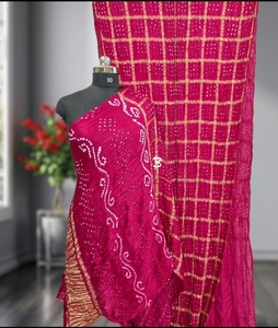 Sari Bandhani Tradicional Hecho a Mano en India - Seda Modal Pura con Borde Zari para Novias y Bodas - Product Image 2