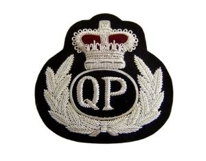 Patch d'insigne de broderie en fil et laine 100% personnalisé Utilisation extérieure légère pour les vêtements Queens Land Badges - Product Image 1