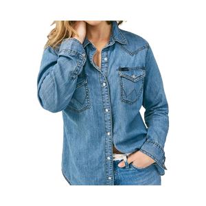 เสื้อเชิ้ตเดนิมผ้าฝ้ายผู้หญิง ดีไซน์ใหม่ ปกติดกระดุม แขนยาว สวมใส่สบาย ทรงหลวม สีน้ำเงิน เหมาะสำหรับใส่ในชีวิตประจำวัน - Product Image 2