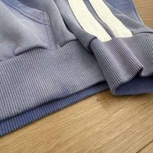 Sudadera con Capucha y Cierre de Cremallera para Hombre Klickclak, Gris con Rayas Blancas y Logotipo Estampado en la Parte Delantera, Ropa de Otoño - Product Image 5