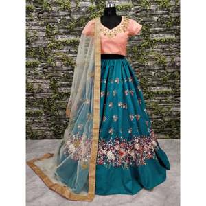 Lehenga Choli de Seda Bordado en Azul Turquesa con Espalda Ilusionada - Product Image 4