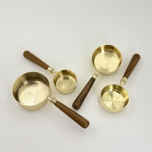 Juego de Tazas y Cucharas Medidoras de Acero Inoxidable con Mango de Madera y Acabado Dorado para Cocina, Repostería y Café al Precio Más Bajo - Product Image 4