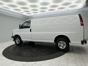 Camioneta Ex-press Car-go 2500 RWD 2022 Usada en Buenas Condiciones - Product Image 2