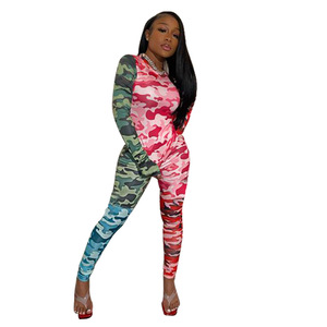Mono de manga larga con estampado de camuflaje para mujer, cintura alta, ajuste ceñido, largo completo, cuello redondo, estilo urbano, spandex, poliéster - Product Image 1