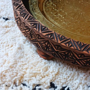 Plateau décoratif rond en bois gravé avec motif abstrait, style bohème, pour la présentation sur table à la maison - Product Image 4