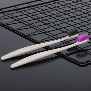 Aclamado Set Ergonómico de Cepillo de Dientes y Pasta Dental Desechables con Cerdas Suaves de Nylon para Cuidado Bucal en el Hogar, Viajes y Amenidades de Hotel - Product Image 3