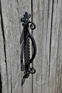 Poignée de portail en fer forgé traditionnelle KHP, design inspiré de la nature avec motifs sculptés, finition peinte, accessoire de clôture (Modèle KHP-DECO-SP) - Product Image 2