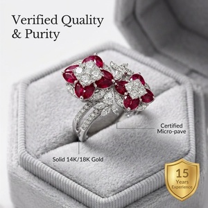 Bague tendance en or blanc 18 carats avec rubis naturels et bande pavée de diamants double fleur pour le marché de la joaillerie en Europe et au Royaume-Uni - Product Image 3