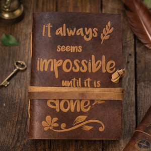 Diario de Cuero Vintage Hecho a Mano con Frase Grabada - Cuaderno de Poesía Inspiradora y con Bordes Irregulares para Mindfulness - Product Image 1