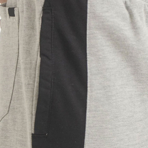 Pantalon de survêtement gris pour homme avec bandes latérales noires, taille élastique et cordon de serrage, style décontracté, idéal pour l'automne - Product Image 5