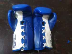 Guantes de Boxeo de Cuero Personalizados de Alta Calidad con Cierre de Gancho y Bucle, Impermeables y Antideslizantes para Entrenamiento en Gimnasio - Product Image 4