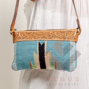 Femmes Unique personnalisé nouveau aztèque usiné en cuir véritable sac à main pochette gland détail résistant à l'eau Style traditionnel occidental - Product Image 3