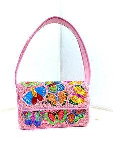 Bolso de Hombro de Viaje Ligero y Ecológico con Cuentas de Mariposa, Bolso Bohemio Hecho a Mano para Mujer - Product Image 1