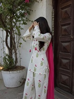 Gaun katun wanita berkerah V dengan motif bunga, lengan panjang, bordir, potongan longgar, kasual, warna putih dengan pola hijau dan merah muda untuk musim semi.