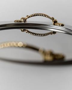 Elegante Bandeja Redonda de Metal para Servir con Asas de Diseño Doradas, Ideal para Servir Té y Café, Cenas en Casa y Fiestas - Product Image 3