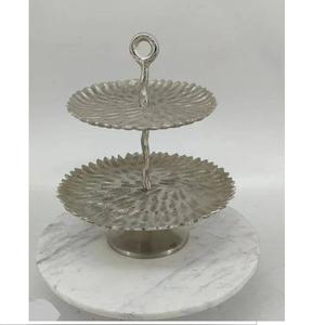 Soporte de metal hecho a mano para cupcakes, para decoración de mesas de hotel, accesorios de lujo para bodas, soporte para servir pasteles. - Product Image 5