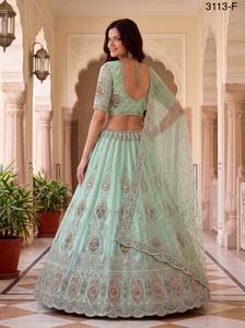 Lehenga Choli en filet de qualité supérieure pour femmes avec motifs en cristal faits à la main, patchwork, broderie multi-fils et Zari, dupatta en filet doux. - Product Image 5