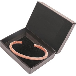 Brazalete Unisex de Cobre Martillado para Bienestar, Ajustable, Moderno, Hecho a Mano, en Caja de Regalo - Product Image 1