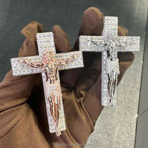 Colgantes Personalizados de Jesús en la Cruz, 2 Tonos, Corte Baguette, Moissanita, Plata, Colgante de Cruz, Colgante de Jesús, Joyería Religiosa - Product Image 5