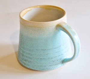 แก้วกาแฟเซรามิกทำมือเคลือบสีฟ้าพาสเทล ผิวสัมผัสแบบมีเท็กซ์เจอร์ พร้อมหูจับที่สะดวกสบาย สำหรับใช้ในบ้าน สำนักงาน หรือทุกวัน - Product Image 2
