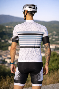 เสื้อจักรยานกีฬาแบบมืออาชีพ ระบายอากาศได้ดี ป้องกันแบคทีเรีย พิมพ์ลายชื่อทีมด้วยเทคนิคดิจิตอลพิมพ์แบบซับลิเมชั่น ดีไซน์ล่าสุด - Product Image 2