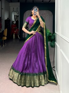 Lehenga Choli de Diseños Tradicionales Indios de Alta Calidad para Mujer con Tejido Zari y Bordado de Encaje a Bajo Precio - Product Image 3